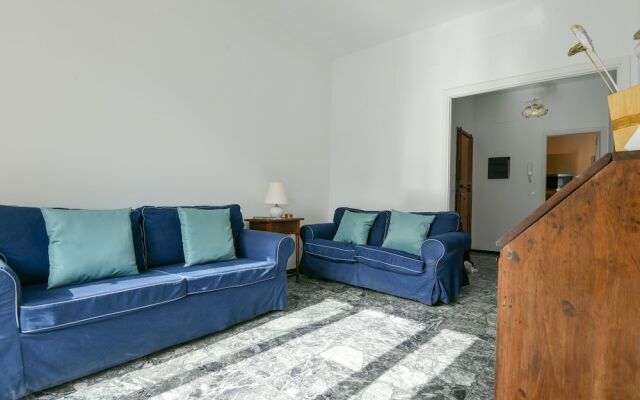 Una finestra su Villa Durazzo