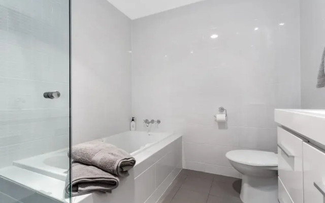 Aura 13 - Shoal Bay