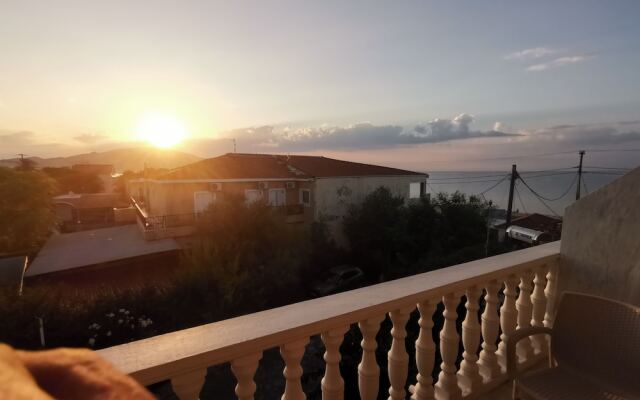 Casa Del Mar Suites & Apartments