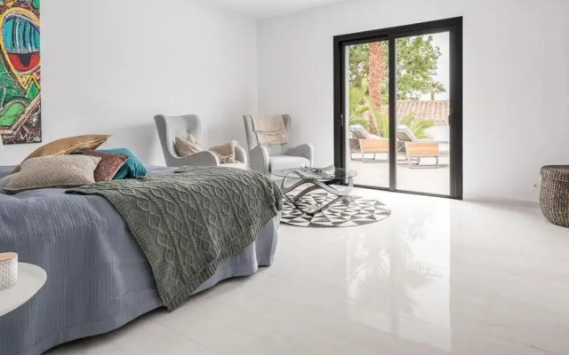 Magnificent And Modern Decorated Villa