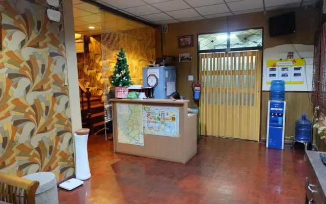 14 Plus 1 Hotel
