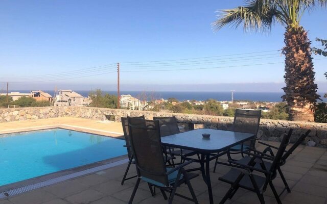 Villa Green Palace, Private Pool, Sea & Mountain Views , Spacious & Beautiful