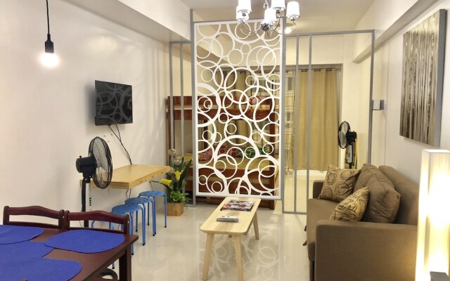 Dr. Calayan's Cozy Wind Residences Tagaytay Taal View