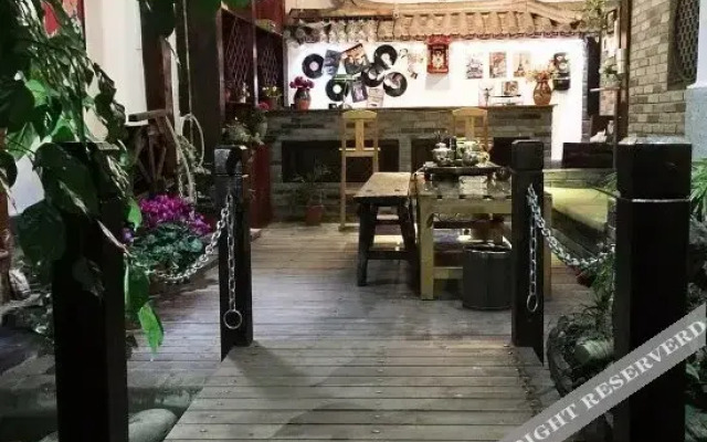 大理古城寸四精品客栈
