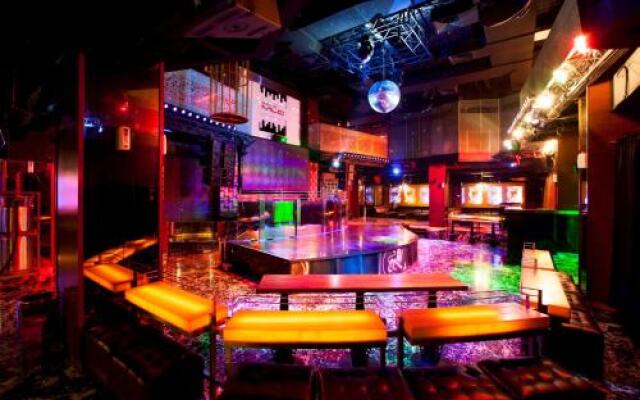 Illigals Hotel & Club
