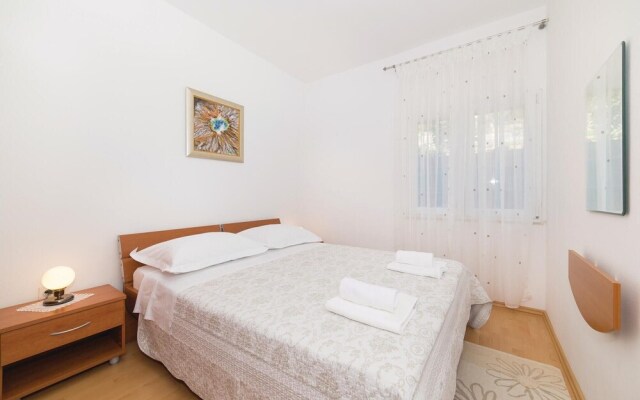 Beautiful Home in Vinisce With Wifi and 2 Bedrooms