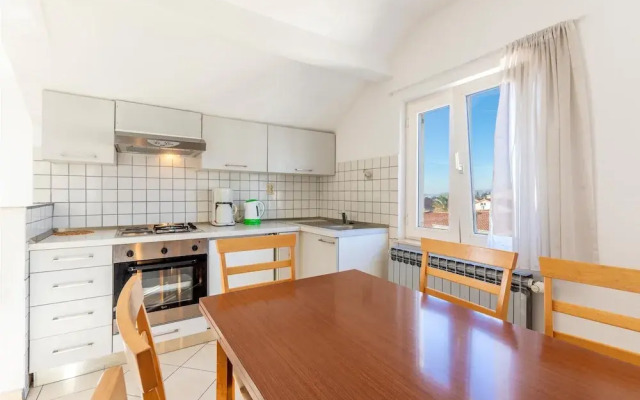 Stunning Apartment in Kastel Luksic With 3 Bedrooms