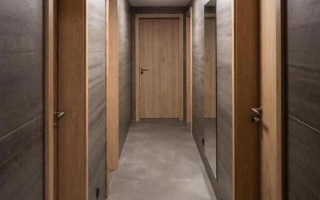 Home & Work Apartments