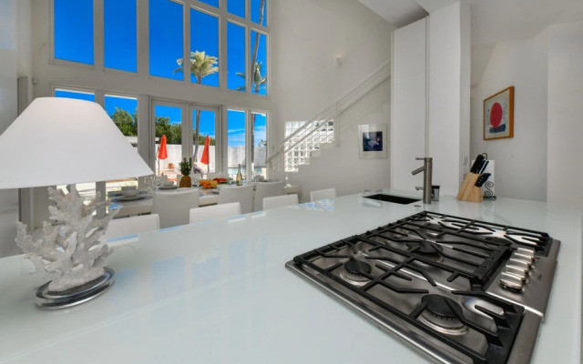 Ocean Front 7-bedroom 7-bath Sunset Views Malmok!