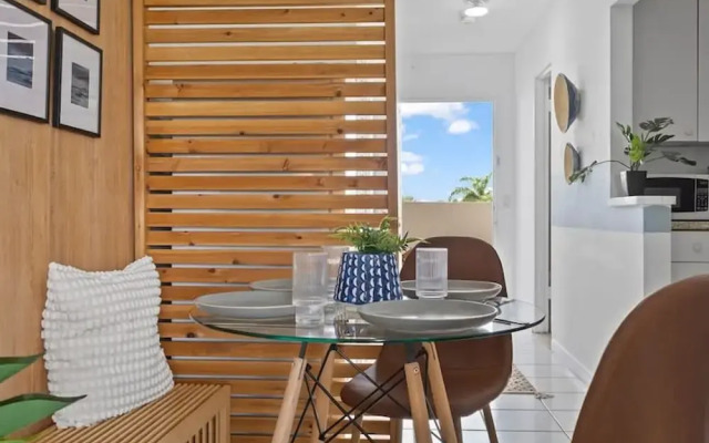 Bayshore Bliss- Cozy Space Pool Views