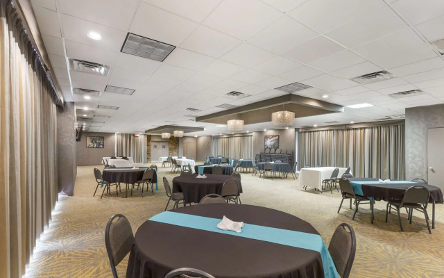 Best Western Plus Landing View Inn & Suites