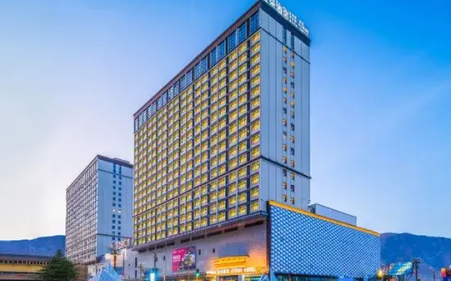 Lhasa Dunzhu Financial City Liuwu Wanda Plaza Atour Hotel