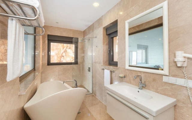 Lighthouse Loft Gunbatimi