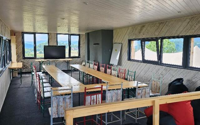 Ursa Mica Glamping Resort