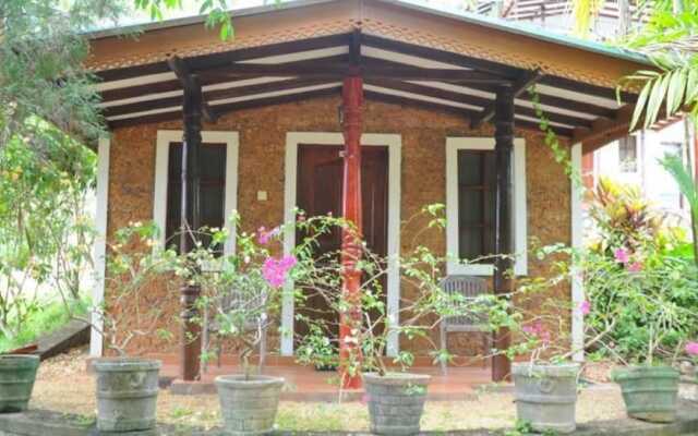 Field View Holiday Resort Hotel