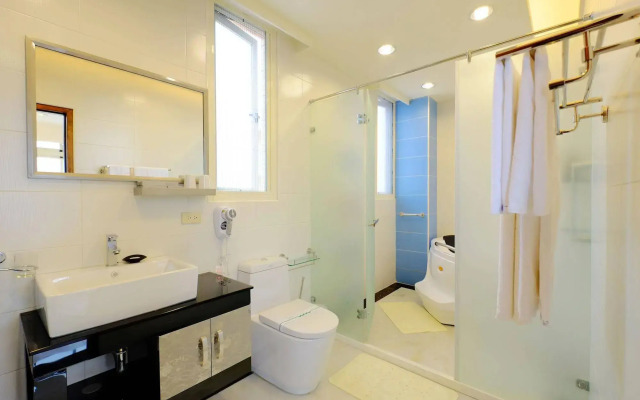 Kuan Pin Four Season Villa