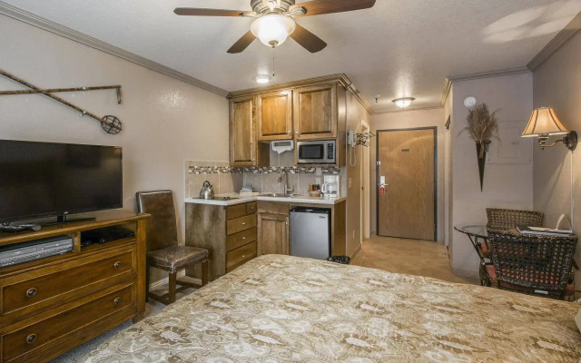 Carriage House Condominiums by All Seasons Resort Lodging