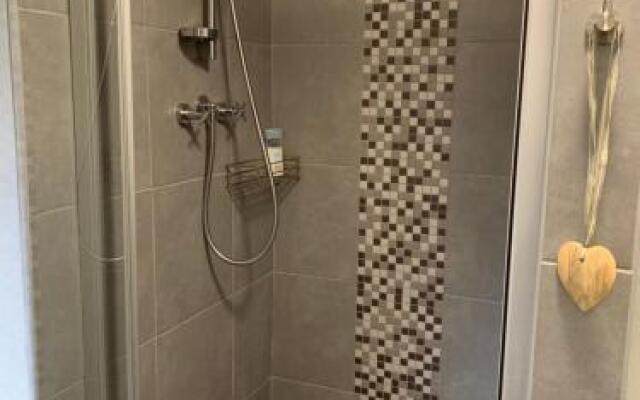 Glenelg Road Guesthouse