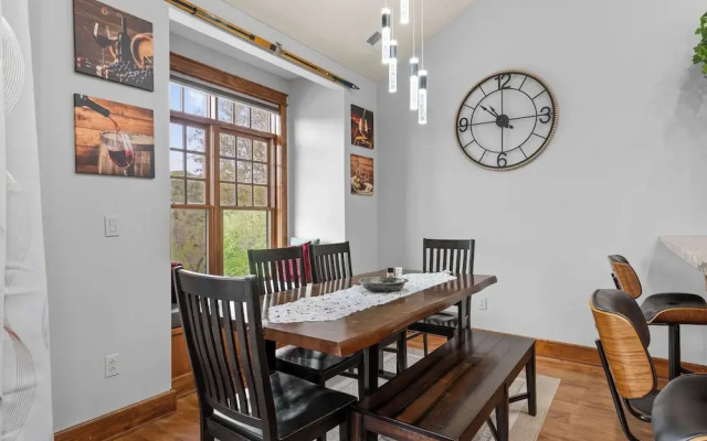 Penthouse Eagle View for 12!