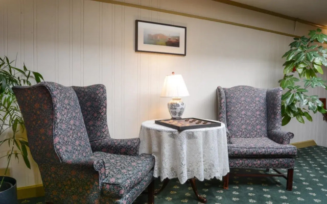 Lamie's Inn and The Old Salt Restaurant