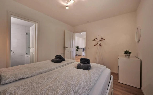 City Center Apartment with Mountain View