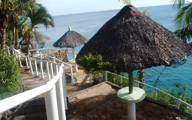 Coco White Beach Resort