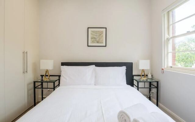 2 Bedroom Home in Kirribilli With a Great View