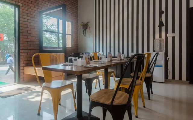 Iris Suites by OYO Rooms