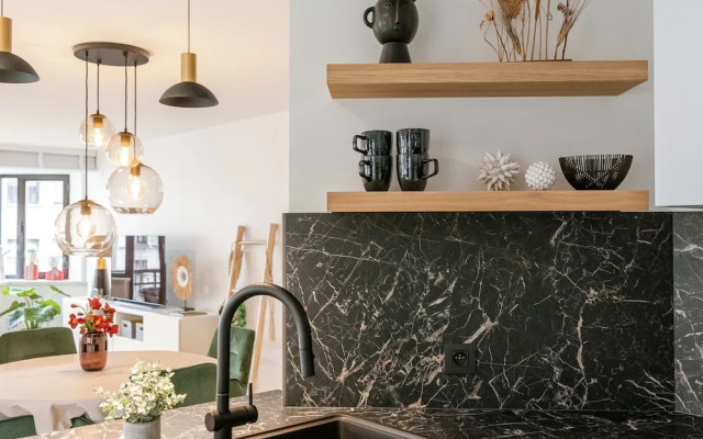 Pleasant 2 Bedroom Apartment With Private Parking