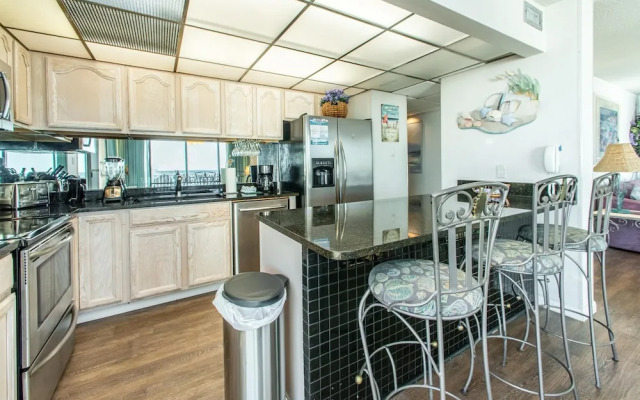 Leeward 308 at Edgewater
