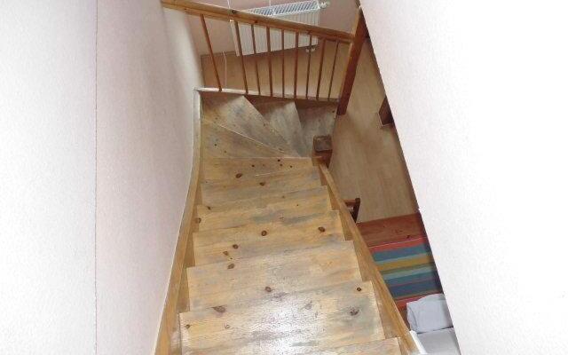 Sehr-schoene-4-Raum-Maisonette-Fewo-mit-110qm-Balkon-zentral-preiswert-T7