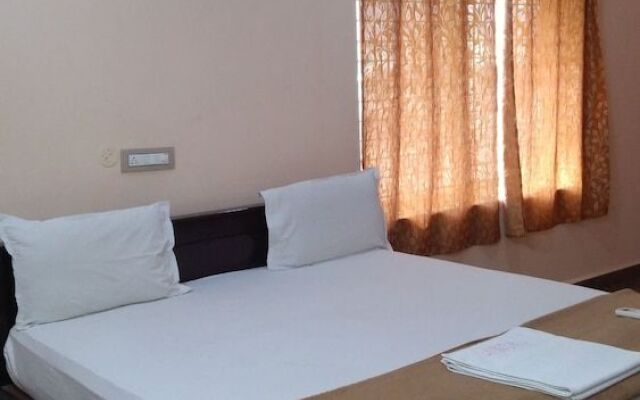 Iroomz Aditya Residency