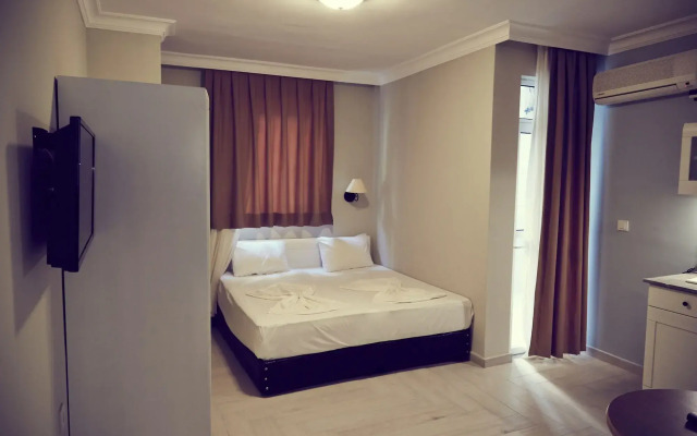 Blue Lagoon Apart Hotel