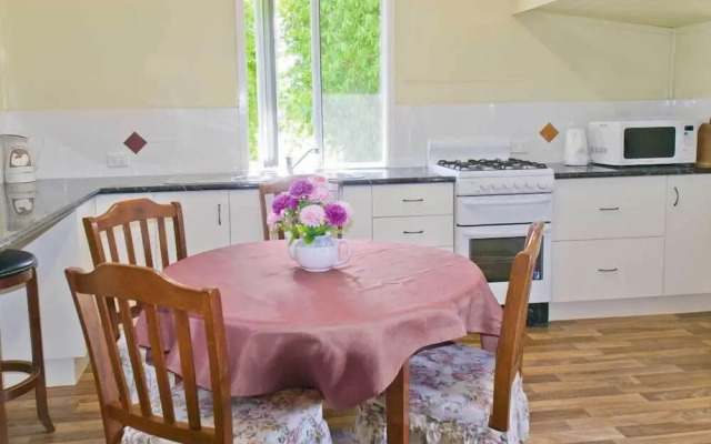Lee Farm Stay Cottages