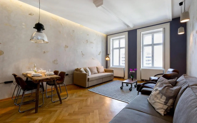 Designer Dream Home In The Absolute Center