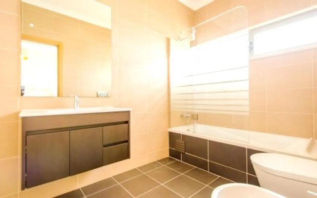 #010 Jardins Marina Holidays Flat with Shared Pool