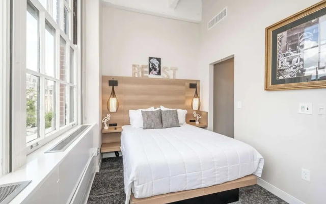 The 333 Suites For 24 Guests