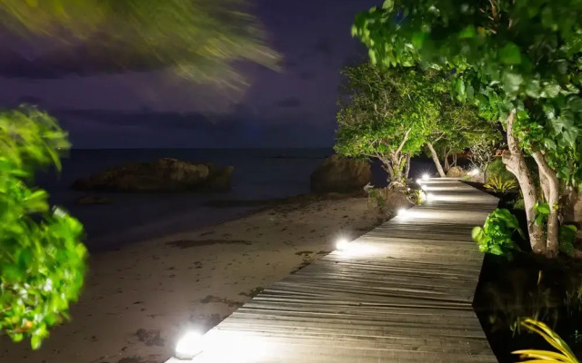 Funky Fish Beach & Surf Resort - Hostel