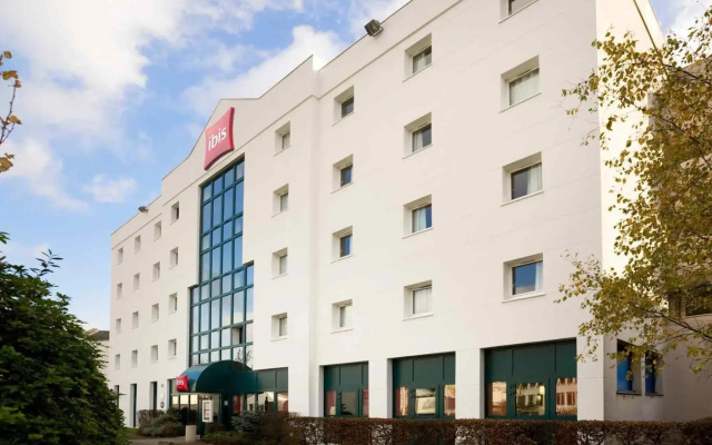 Отель Mermoz Paris Le Bourget