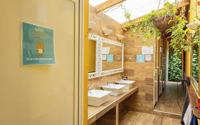 Los Amigos Nest Hostel