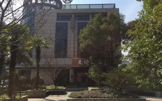Tianqi Hotel (Shanghai Jinshan City Beach Bailian Branch)