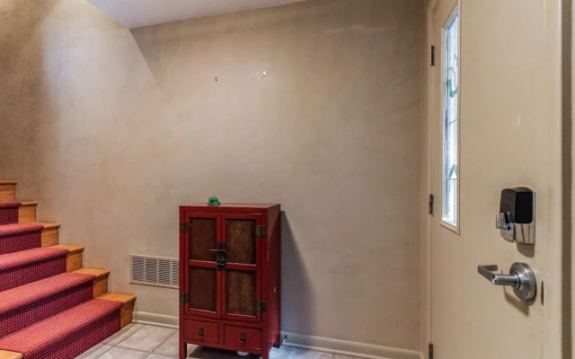 Family-Friendly South Loop Escape by RedAwning