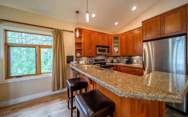 Halcyon Hot Springs Resort