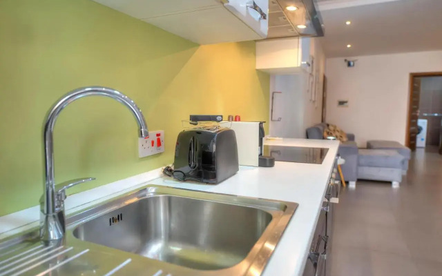Bright & Large 2bedrooms in Sliema center MPOR1-1