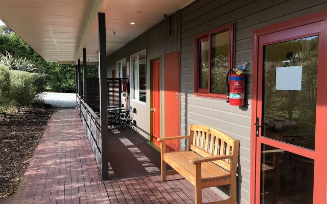 Whistling Frog Cafe & Accommodation