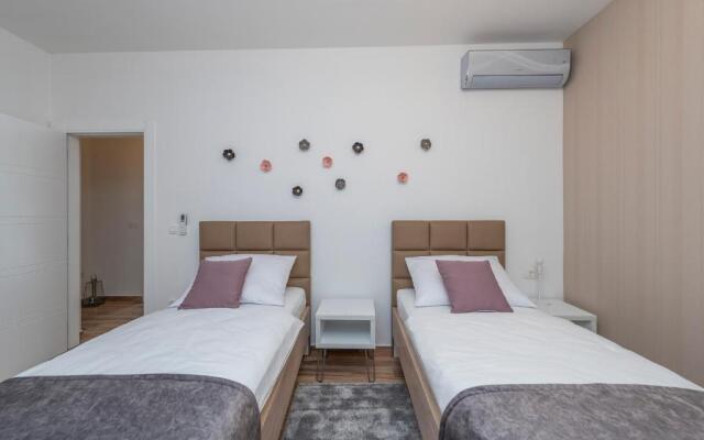 Luxury Apartments - La Vir 1 & 2
