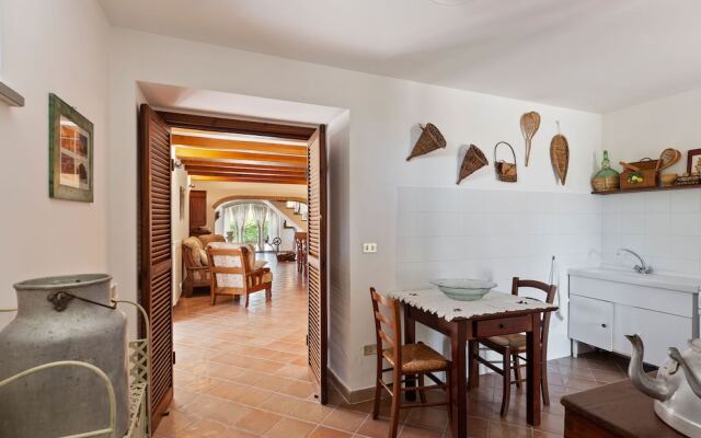 Delightful Villa in Varano with Fireplace