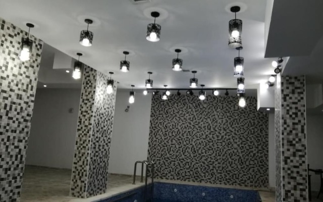 Weekend Hotel