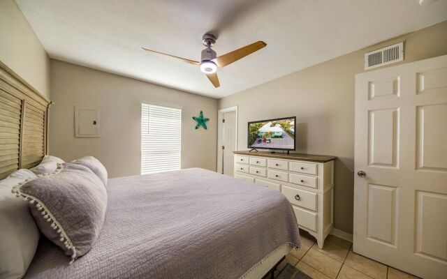 Peaceful Condo in Gulf Shores With Outdoor Pool