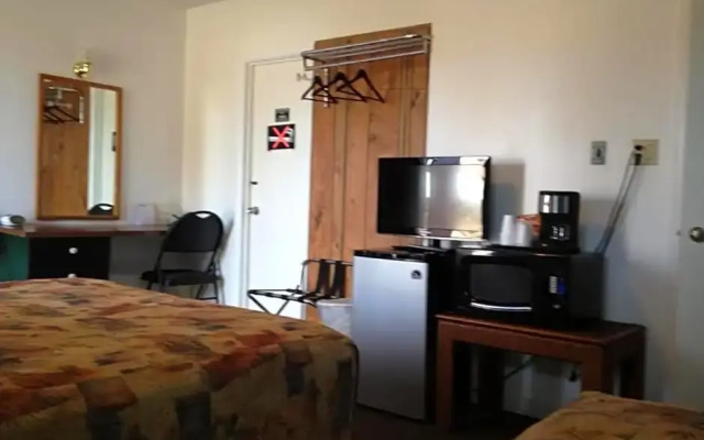 Redwood Motel